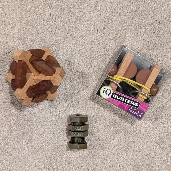 IQ Busters Brainteaser Set 3 Puzzles Rope Nutcase Globe - Picture 2 of 2